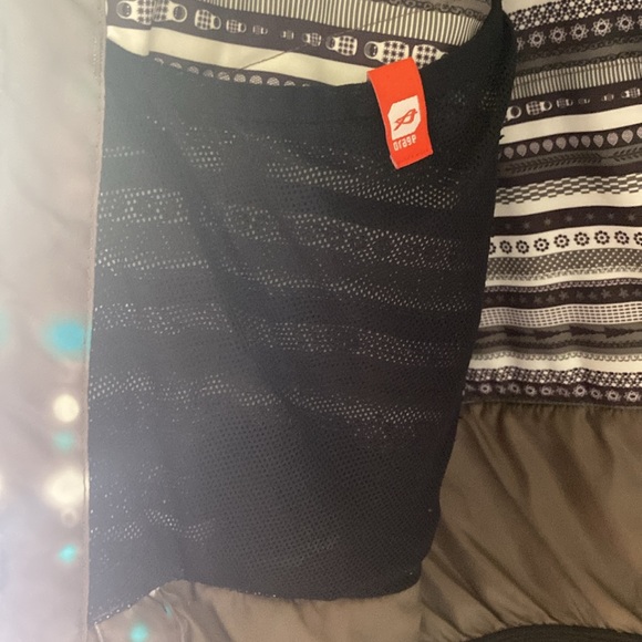 Snowboarding skiing jacket. Size SMALL.  Excellent condition - Picture 9 of 9